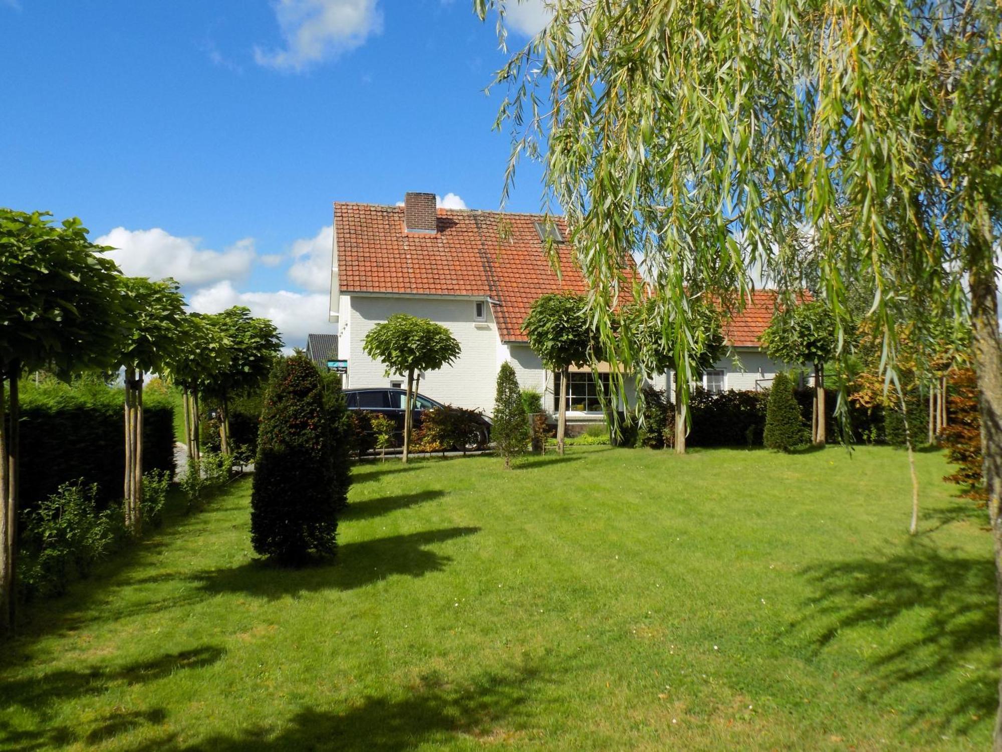 Villa Mooi Maasland Maaseik Bagian luar foto